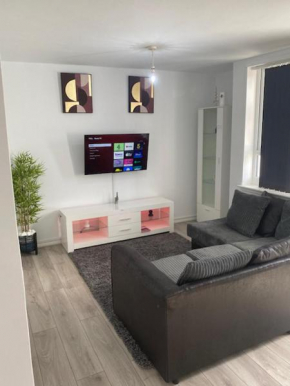 Chic City Retreat Immaculate 2 Bed Oasis in London